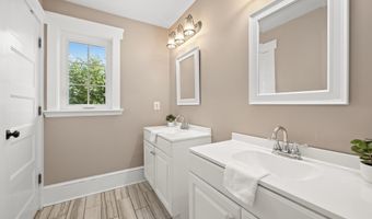 132 S GARFIELD St, Arlington, VA 22204
