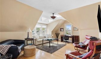 60 Division St, Newport, RI 02840
