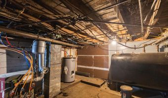 27 Flanders St, Auburn, ME 04210