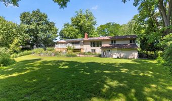 2706 Meadow Glen Rd, Ames, IA 50014