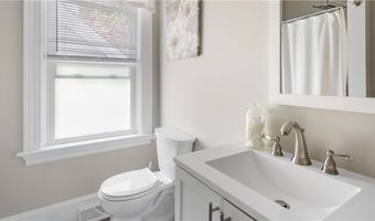 280 Woodbine St, Cranston, RI 02910
