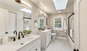 8806 FOX HILLS Trl, Potomac, MD 20854