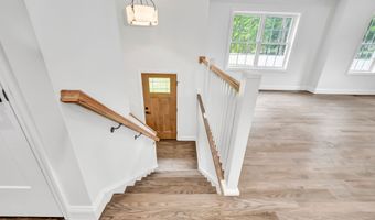 20 Depalma Ln, Danbury, CT 06811