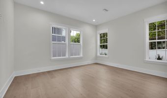 392 4TH St, Atlantic Beach, FL 32233
