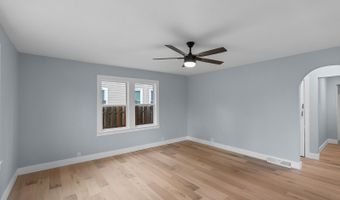 1003 S Rinker Ave, Aurora, MO 65605