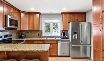 12 S Bay Ave, Amityville, NY 11701