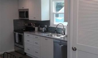 97 Center Ave, Middletown, RI 02842