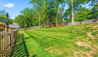 180 Spring Oaks Dr, Ballwin, MO 63011