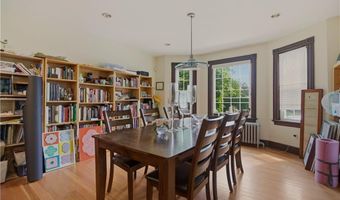 82 Van Zandt Ave, Newport, RI 02840