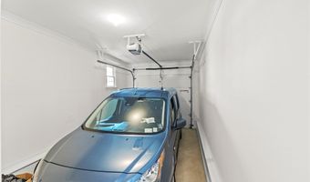 123 Columbus Blvd, Amityville, NY 11701