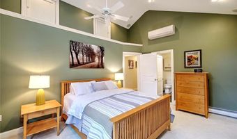 6 Kenmore Ct, Barrington, RI 02806