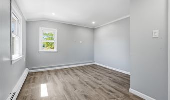 7 Penndale Dr, Amityville, NY 11701