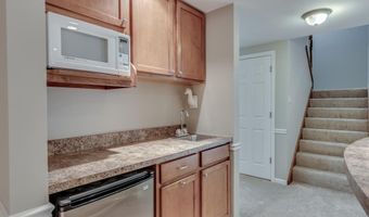1515 Dietrich Glen Dr, Ballwin, MO 63021