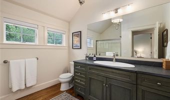 56 Summerfield Ln, Middletown, RI 02842
