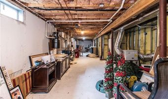 4 Hart Pond Dr, North Smithfield, RI 02896