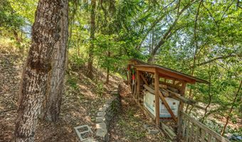 940 Pinecrest Ter, Ashland, OR 97520