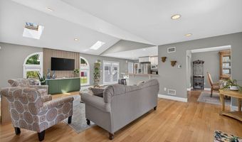 63 Ansel White Dr, Acushnet, MA 02743