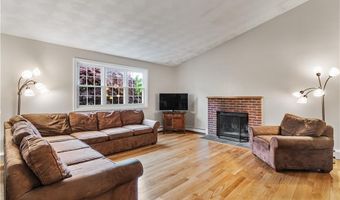 6 Lisa Ln, Bristol, RI 02809