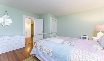 135 Longfellow Rd, Jamestown, RI 02835