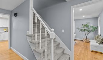123 Stone Gate Dr, North Kingstown, RI 02852