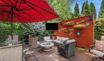 1958 Cranston St, Cranston, RI 02920