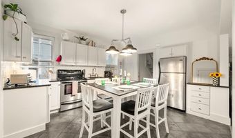 33 Marsh St 1, Newport, RI 02840