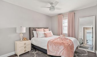 2504 WINDBREAK Dr, Alexandria, VA 22306