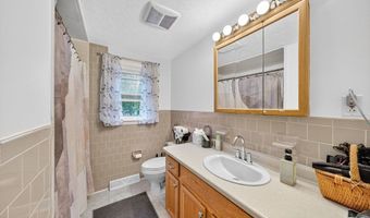 27 High St, Bellingham, MA 02019