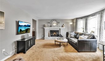 77 Sundridge Dr, Amherst, NY 14228