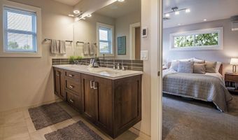 909 NW Delaware Ave, Bend, OR 97703