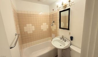 888 Garfield St, Akron, OH 44310