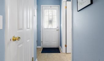 17 Greyledge Dr, Albany, NY 12211