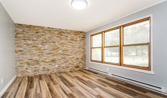 18 Holiday Dr, Albrightsville, PA 18210