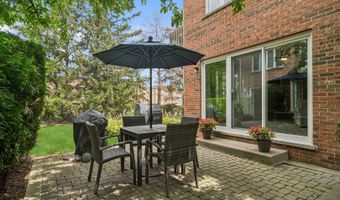 1653 N Belmont Ct, Arlington Heights, IL 60004