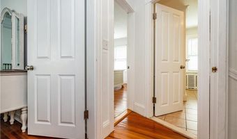5 Gardiner St, Newport, RI 02840