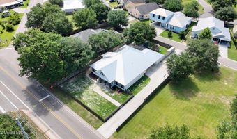 802 Old Spanish Trl, Bay St. Louis, MS 39520