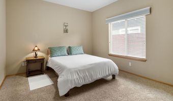 20650 Honeysuckle Ln, Bend, OR 97702
