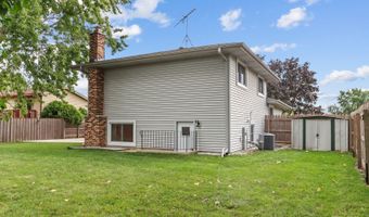 1942 Trail Ridge St, Arlington Heights, IL 60004