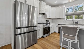1 Melinda Ct, Bayville, NJ 08721