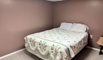 107 Golf Course Dr, Armstrong, IA 50514