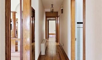 247 W Main Rd, Middletown, RI 02842