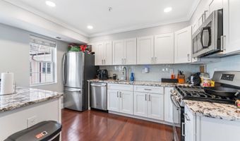3201 8TH St SE 10, Washington, DC 20032