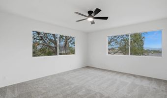 810 Omar Dr, Escondido, CA 92025