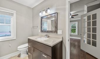 2327 Donald St, Ames, IA 50014
