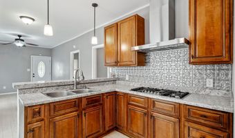 318 W Olive St, Aurora, MO 65605