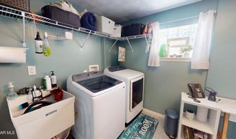 359 Reiling Ln, Altoona, PA 16601
