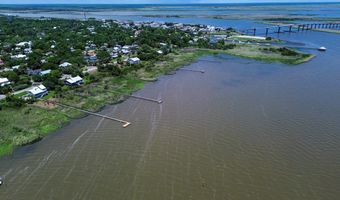 146 Bay Ave, Apalachicola, FL 32320