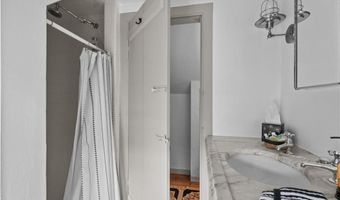 11 Cross St, Newport, RI 02840
