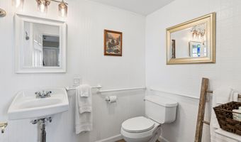 157 Main St, Belgrade, ME 04917
