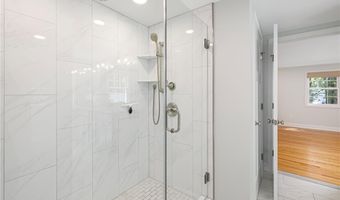 5 Lee Rd, Barrington, RI 02806